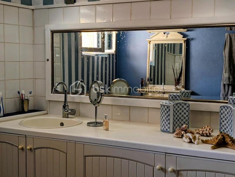 Maison - 296 m² - 9 pièces