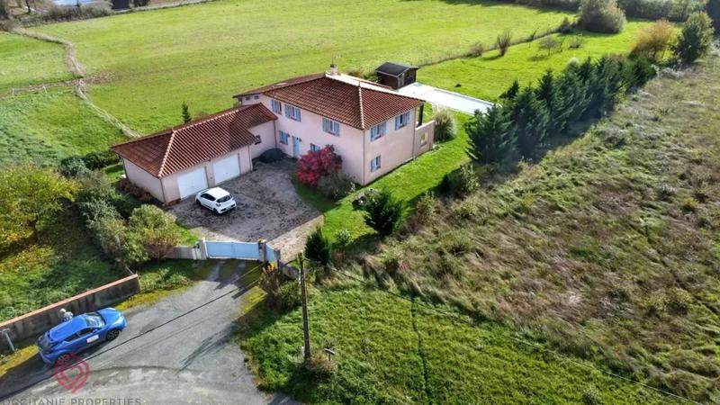 Maison - 215 m² - 5 pièces