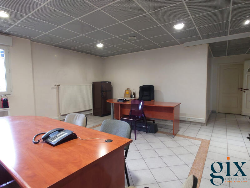 Local commercial - 70 m² - 3 pièces