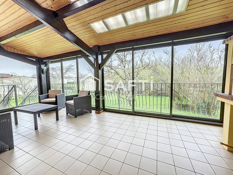 Maison - 217 m² - 8 pièces