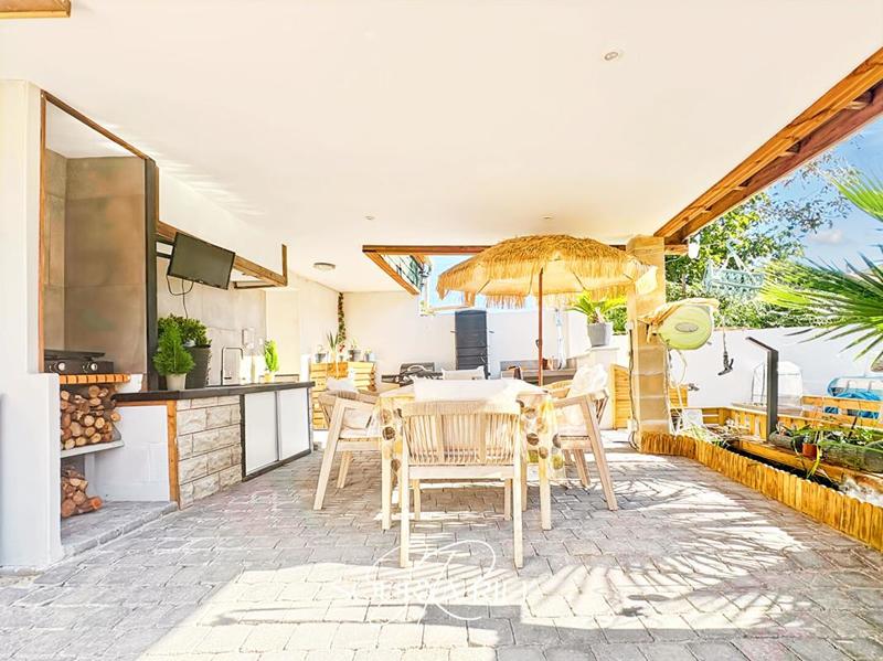 Maison - 200 m² - 7 pièces