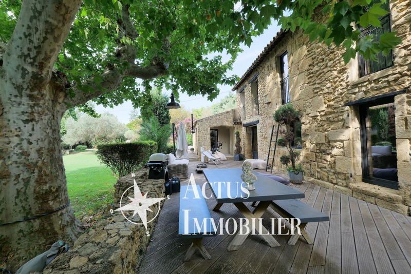 Maison - 233 m² - 8 pièces