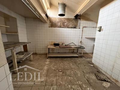 Maison - 185 m² - 3 pièces