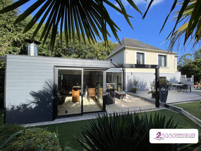 Maison - 252 m² - 9 pièces