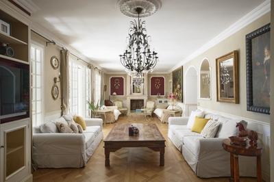 Maison - 350 m² - 7 pièces