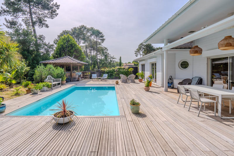 Maison - 215 m² - 7 pièces