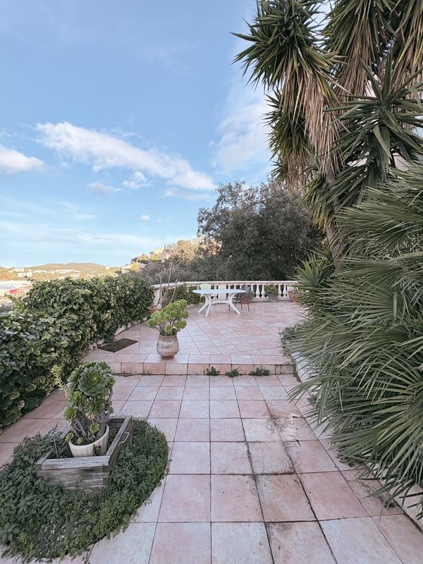 Maison - 256 m² - 10 pièces