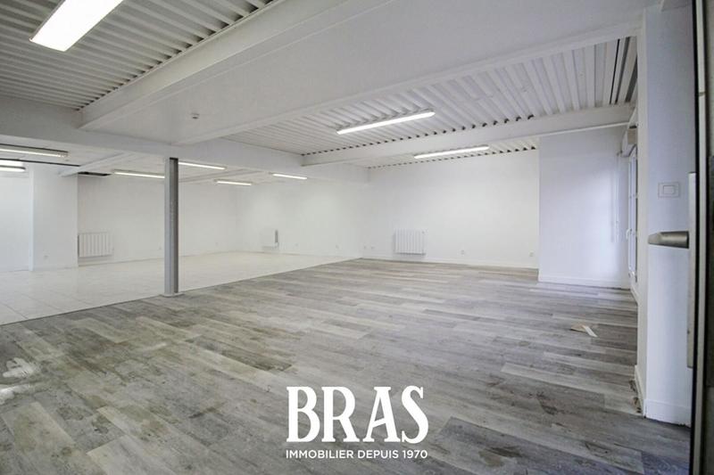 Local commercial - 111 m² - 1 pièce