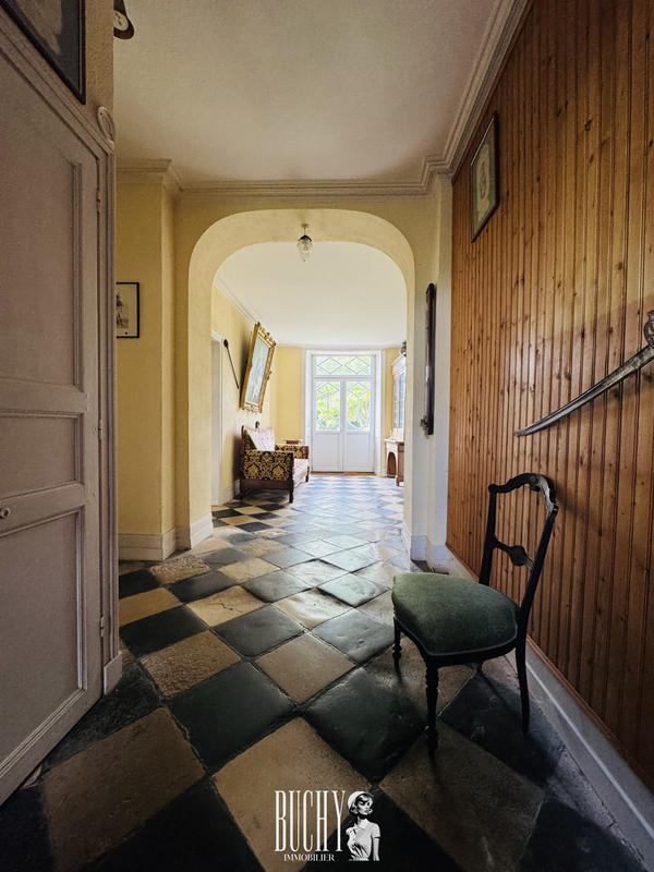 Maison - 482 m² - 11 pièces