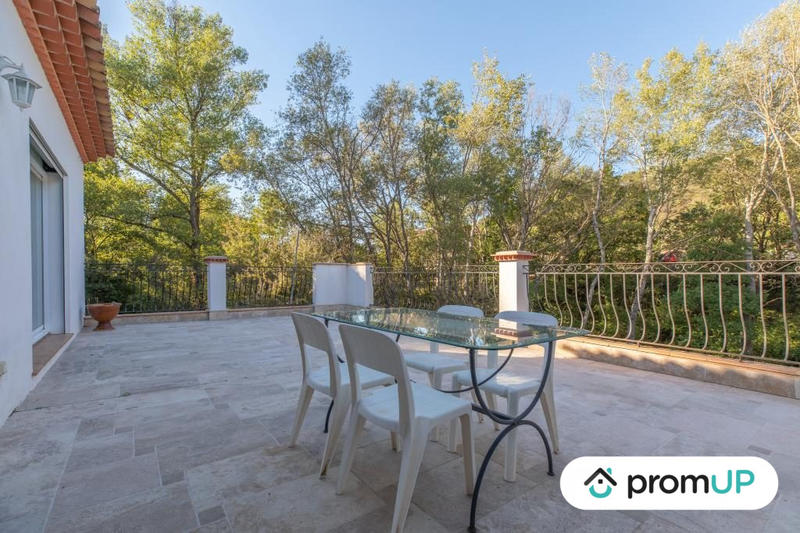 Maison - 240 m² - 7 pièces