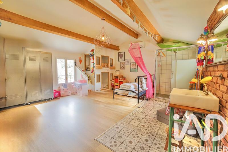 Maison - 225 m² - 7 pièces