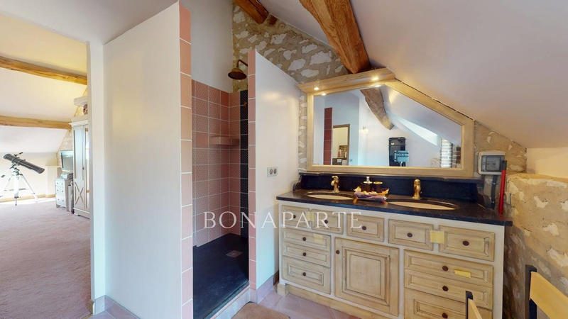 Maison - 280 m² - 7 pièces