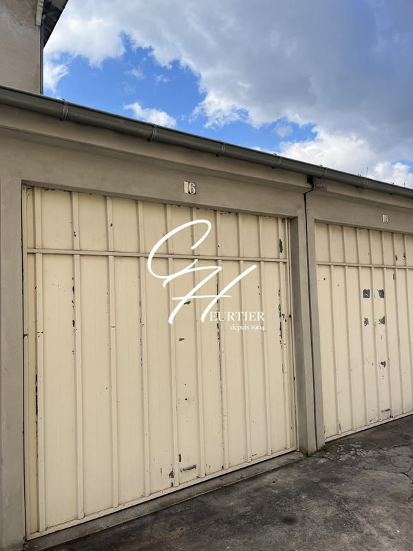 Parking / Garage - 12 m²