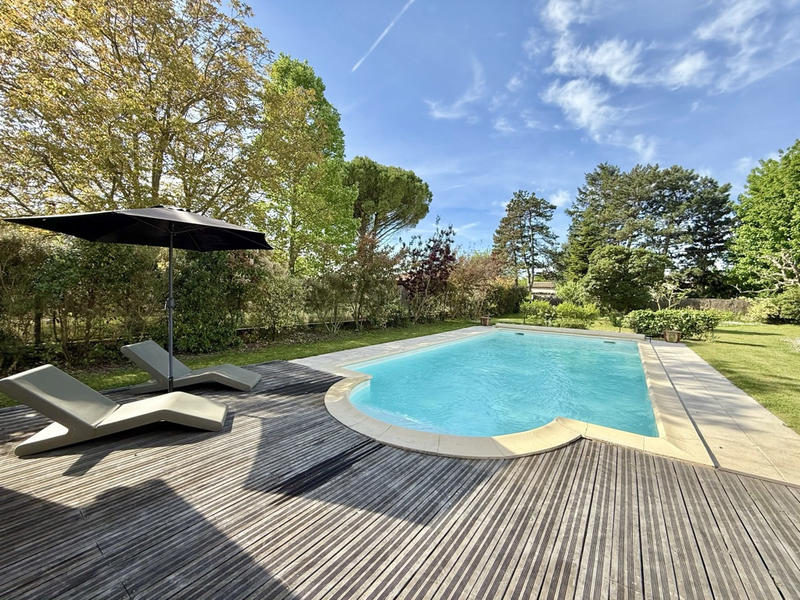 Maison - 274 m² - 10 pièces