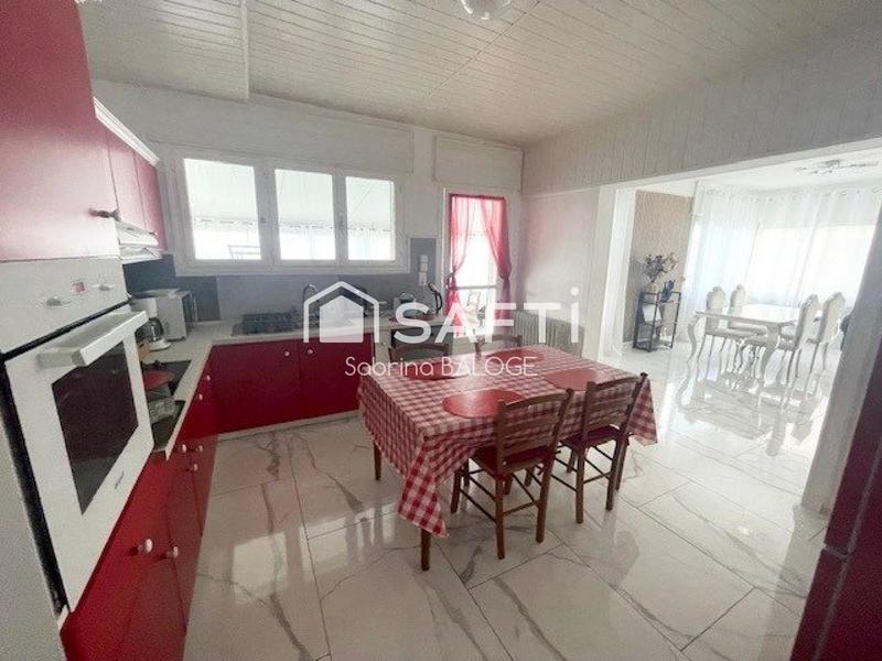 Maison - 200 m² - 6 pièces