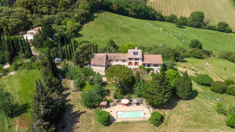 Propriété - 362 m² - 20 pièces