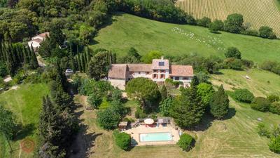 Propriété - 362 m² - 20 pièces