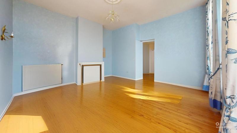 Maison - 260 m² - 8 pièces