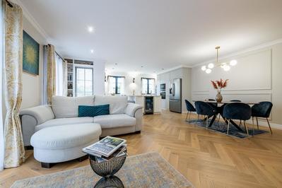 Maison - 140 m² - 5 pièces