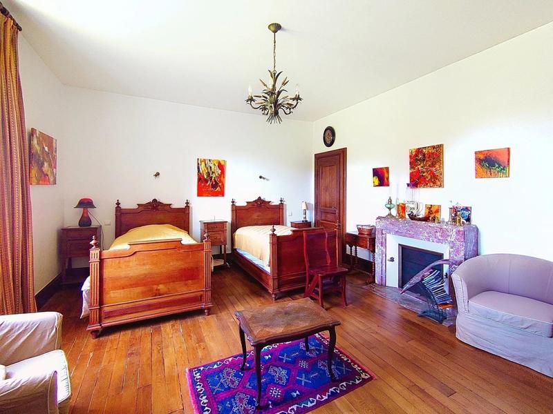 Maison - 246 m² - 8 pièces