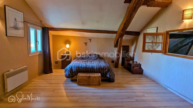 Maison - 300 m² - 6 pièces