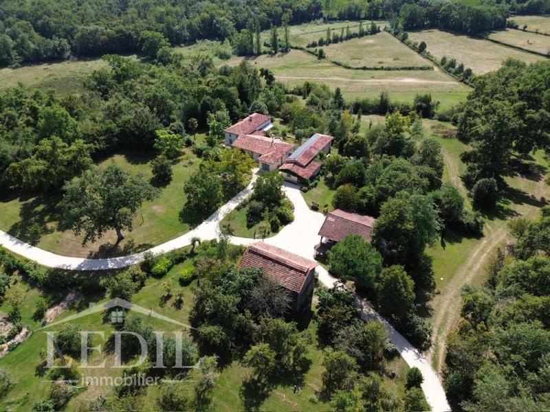 Maison de maîtres - 350 m² - 6 pièces