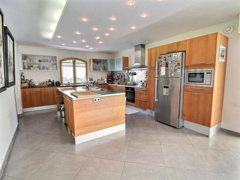 Villa - 250 m² - 6 pièces