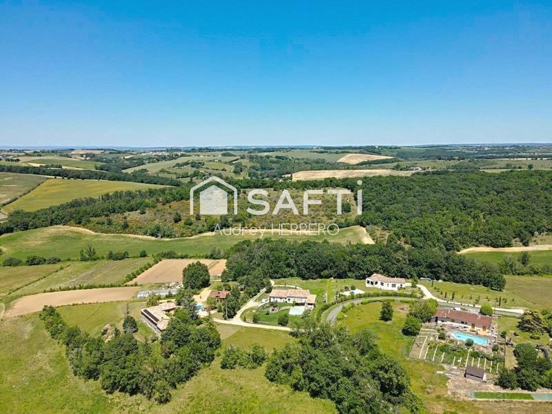 Maison - 252 m² - 6 pièces