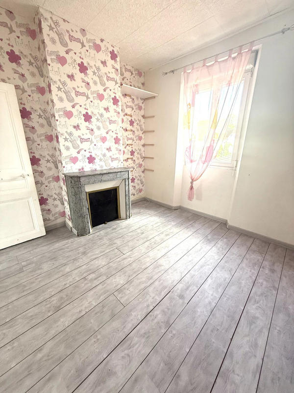 Maison - 163 m² - 9 pièces