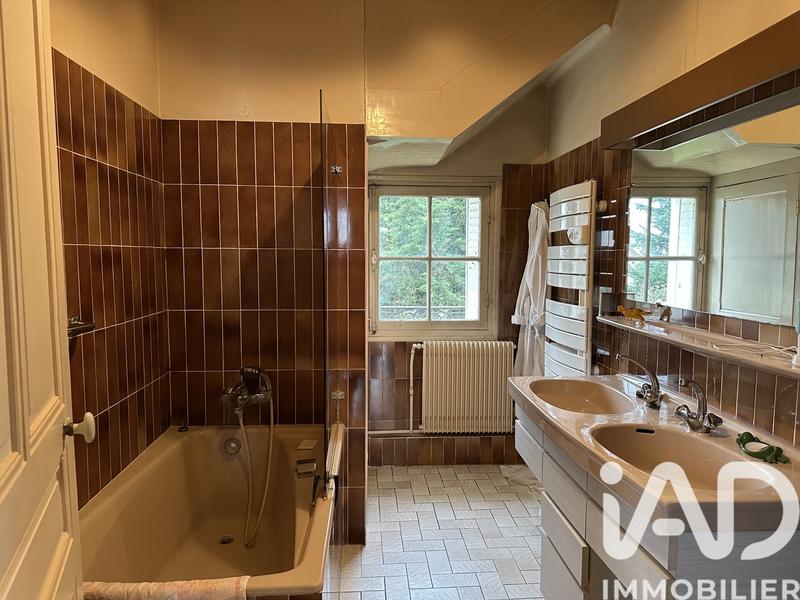 Maison - 182 m² - 9 pièces