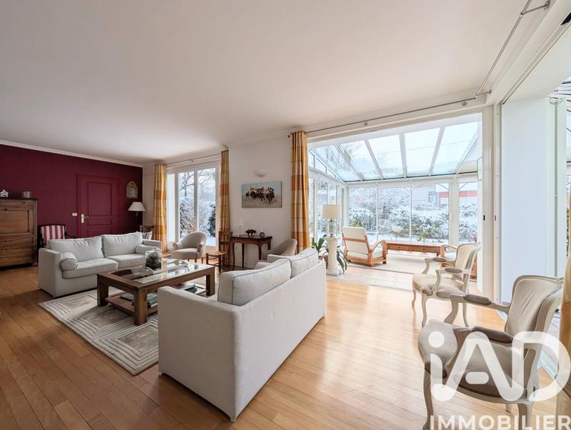 Maison - 237 m² - 8 pièces