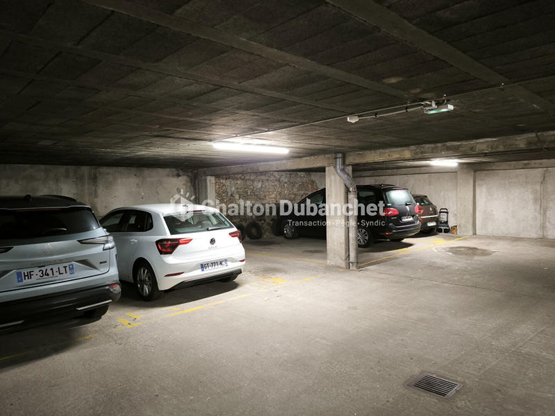 Local d'activités - 159 m²