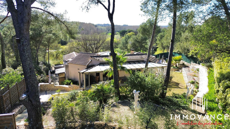 Villa - 200 m² - 8 pièces