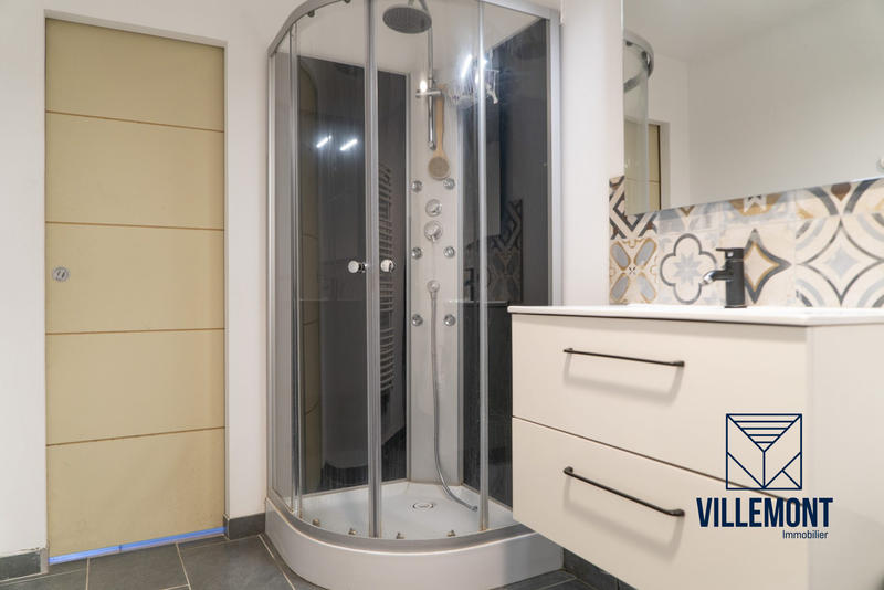 Maison - 210 m² - 9 pièces