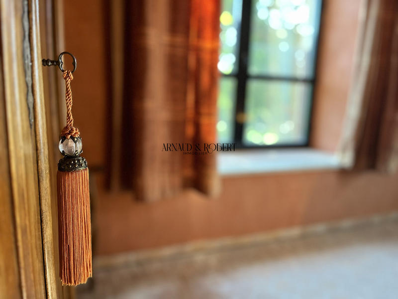 Maison ancienne - 473 m² - 9 pièces