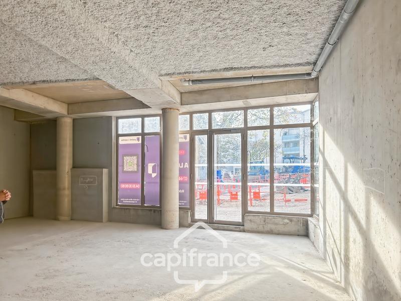 Local commercial - 74 m² - 1 pièce