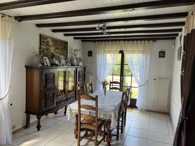 Maison - 98 m² - 5 pièces