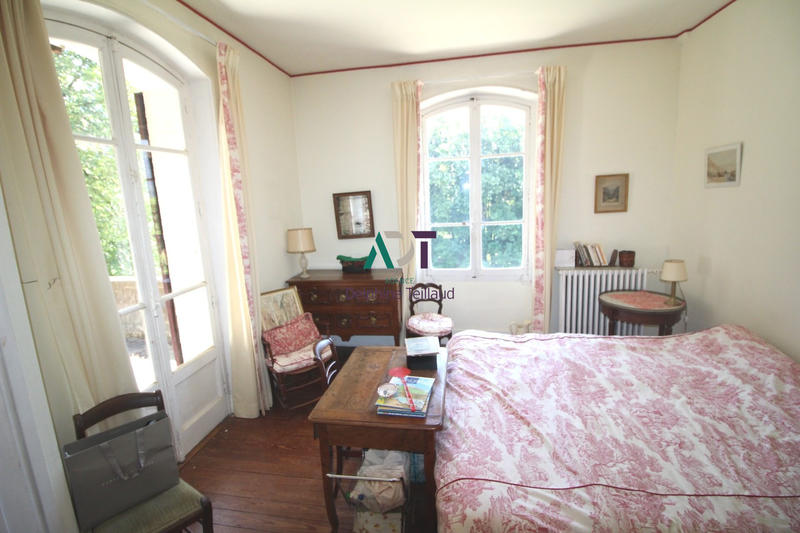 Maison - 300 m² - 12 pièces