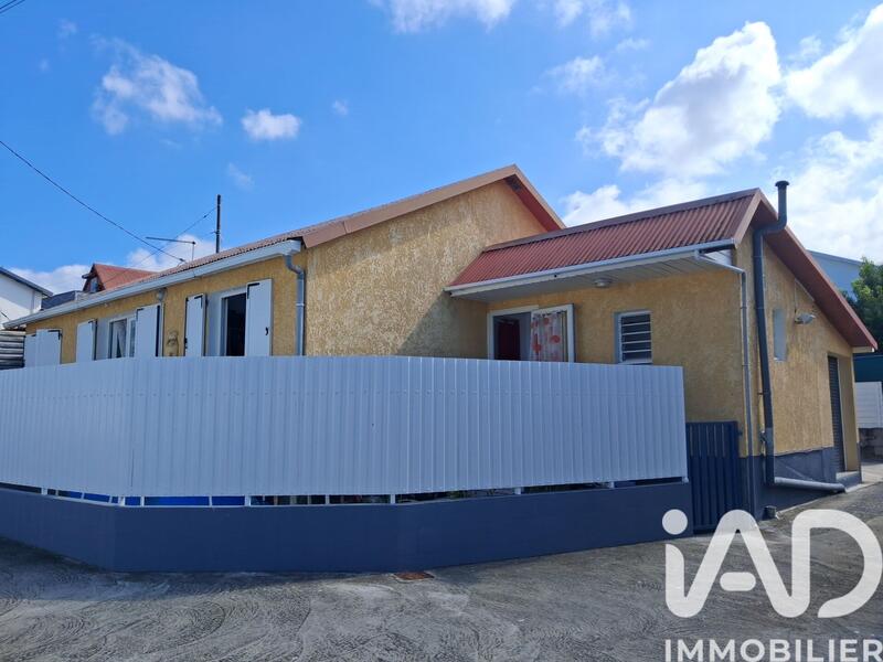 Maison - 90 m² - 5 pièces