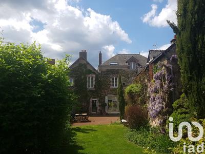 Maison - 216 m² - 13 pièces