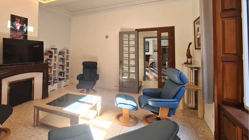 Maison - 213 m² - 7 pièces