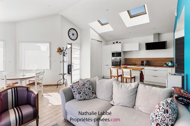 Maison - 210 m² - 9 pièces