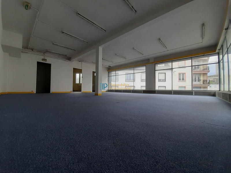 Local commercial - 250 m² - 6 pièces