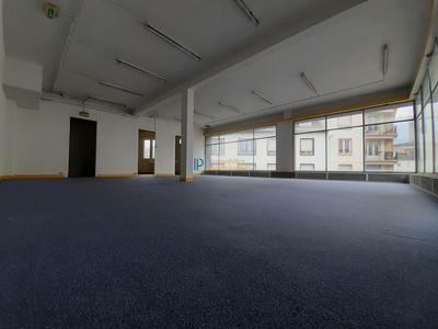 Local commercial - 250 m² - 6 pièces