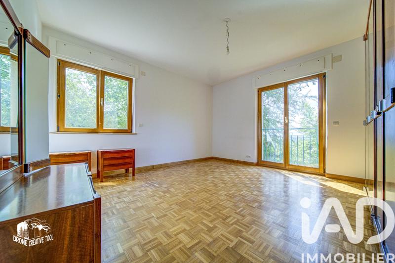 Maison - 295 m² - 9 pièces