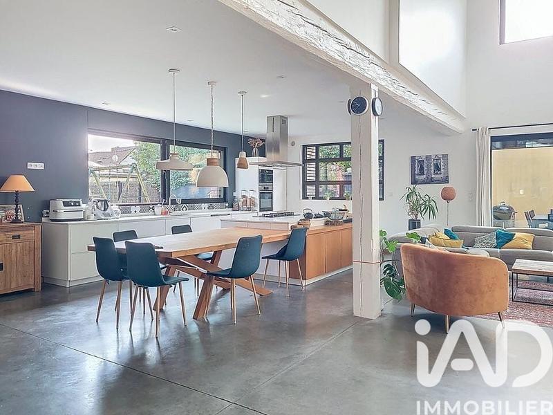 Maison - 230 m² - 7 pièces