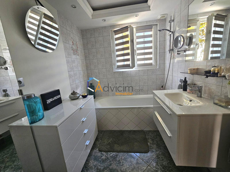 Maison - 102 m² - 5 pièces