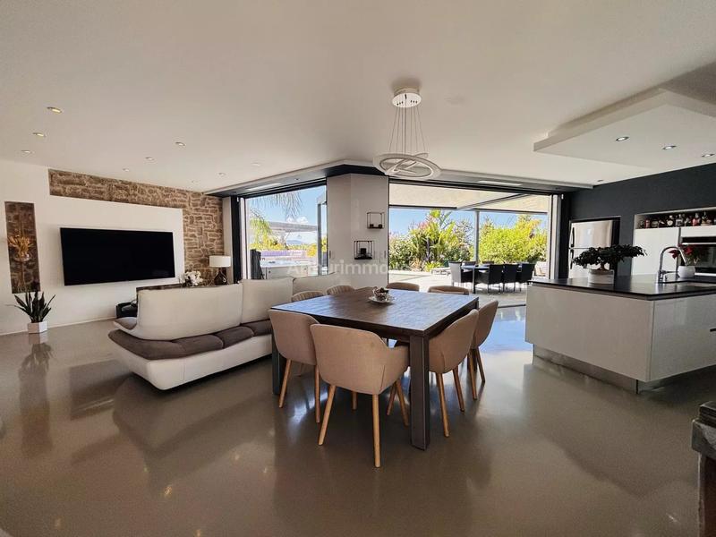 Maison - 143 m² - 5 pièces