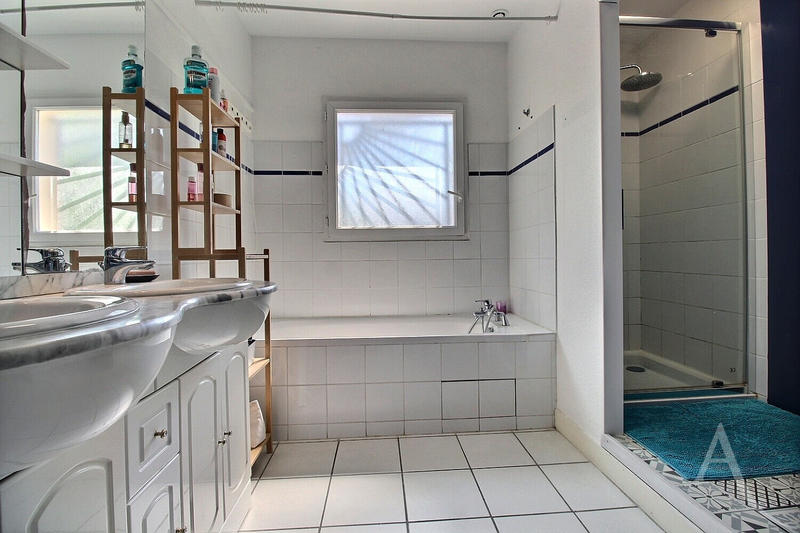 Maison - 94 m² - 4 pièces