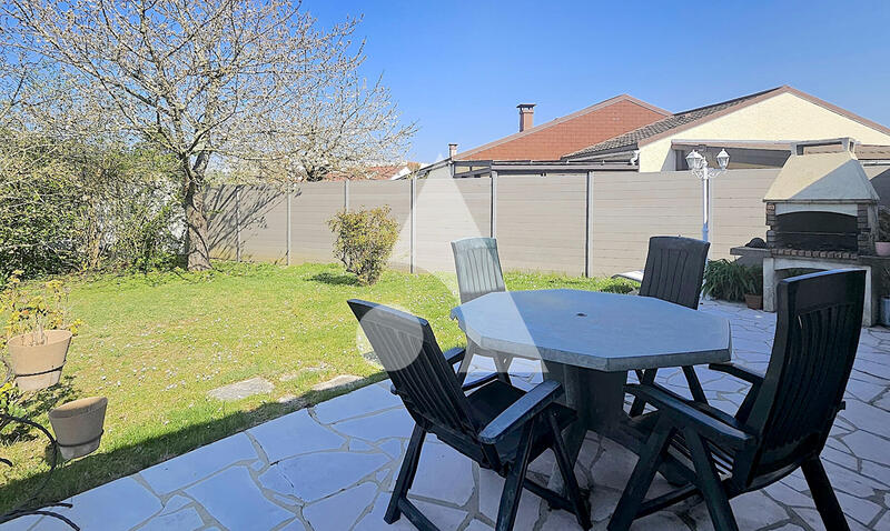 Maison - 97 m² - 5 pièces